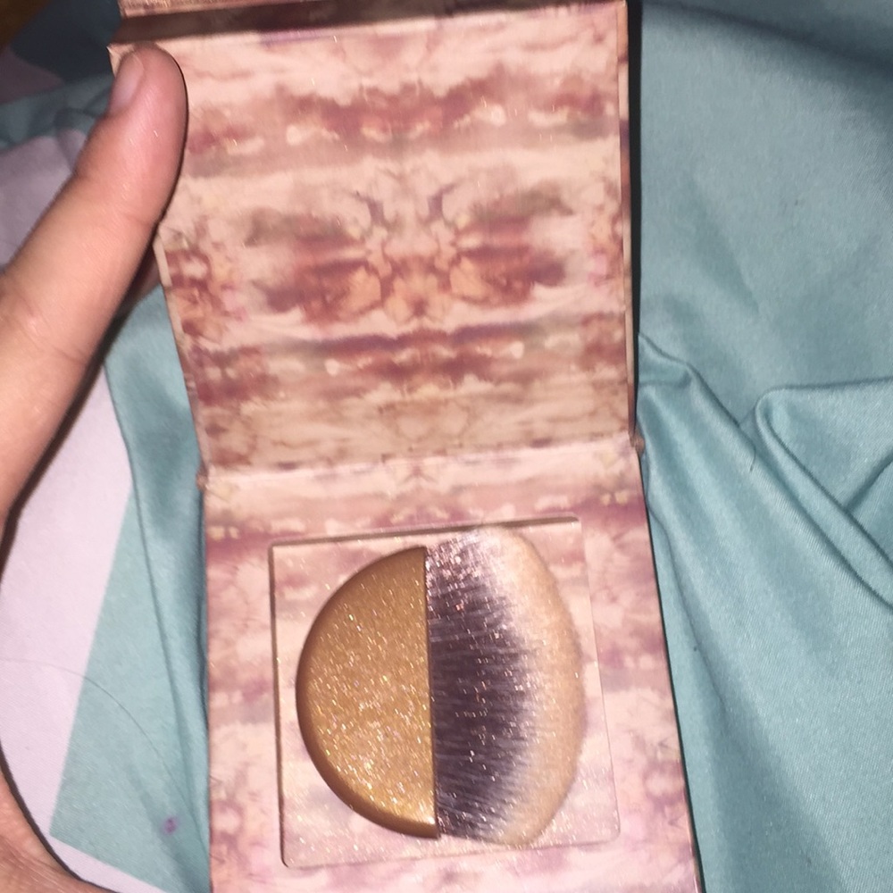 makeup - Picture 3 of 3